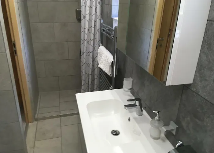 Modern Deluxe *